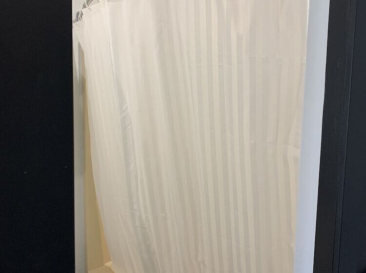 酒店 Auberge Shores Inn &