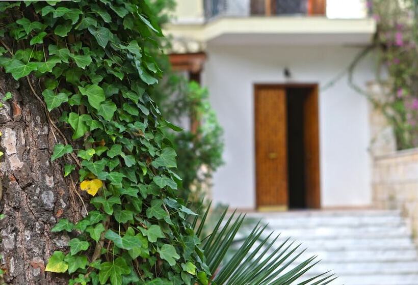 هتل B&b Viale Dei Pini