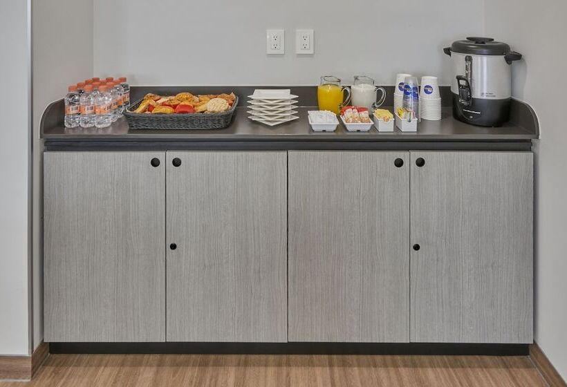 Отель City Express Junior By Marriott Puebla Angelopolis