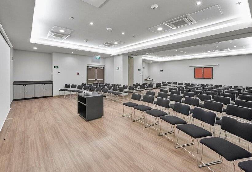 Отель City Express Junior By Marriott Puebla Angelopolis