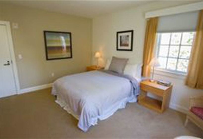 Отель Easton Hall