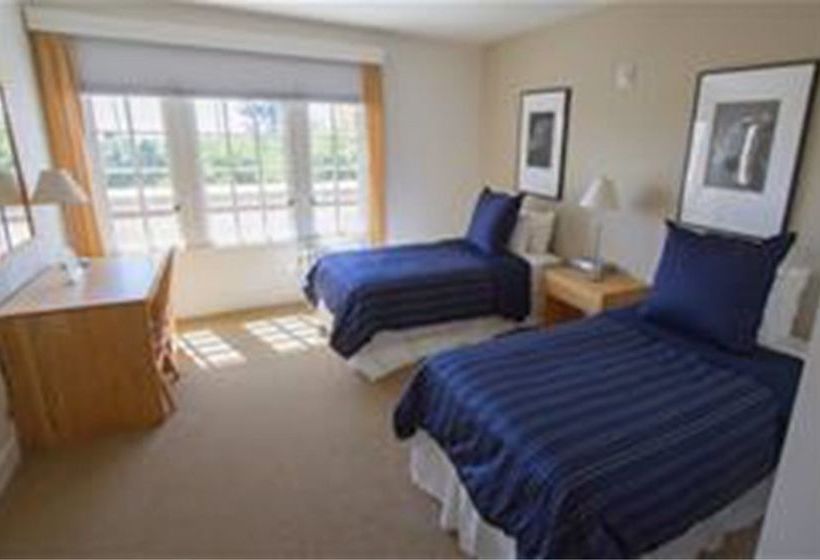 Отель Easton Hall