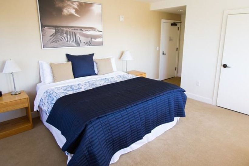 Отель Easton Hall