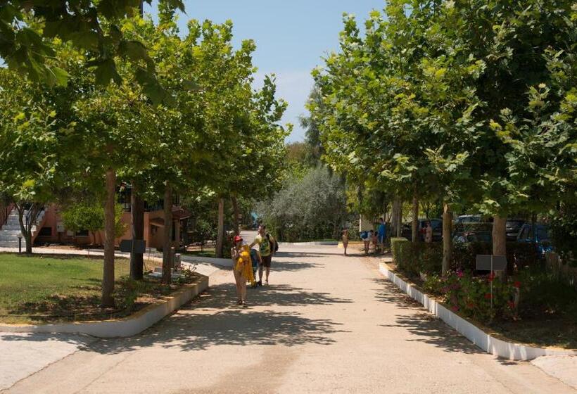 בית מלון כפרי Fournia Village