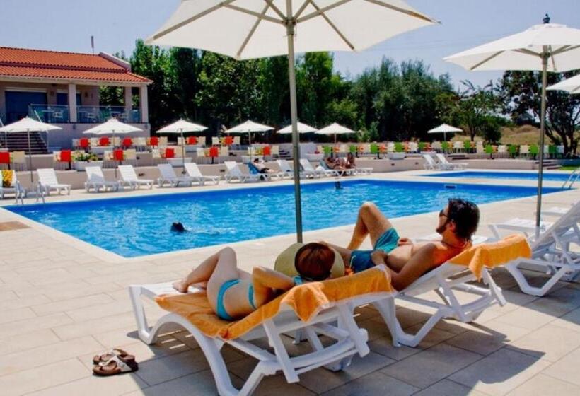 בית מלון כפרי Fournia Village