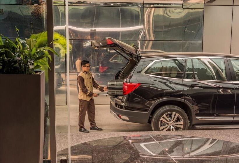 هتل Golden Tulip Headington