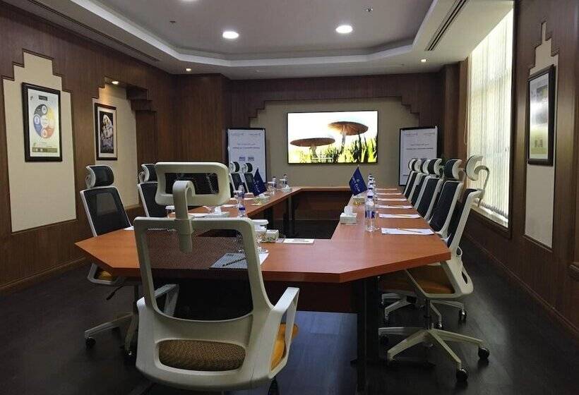 هتل Golden Tulip Headington