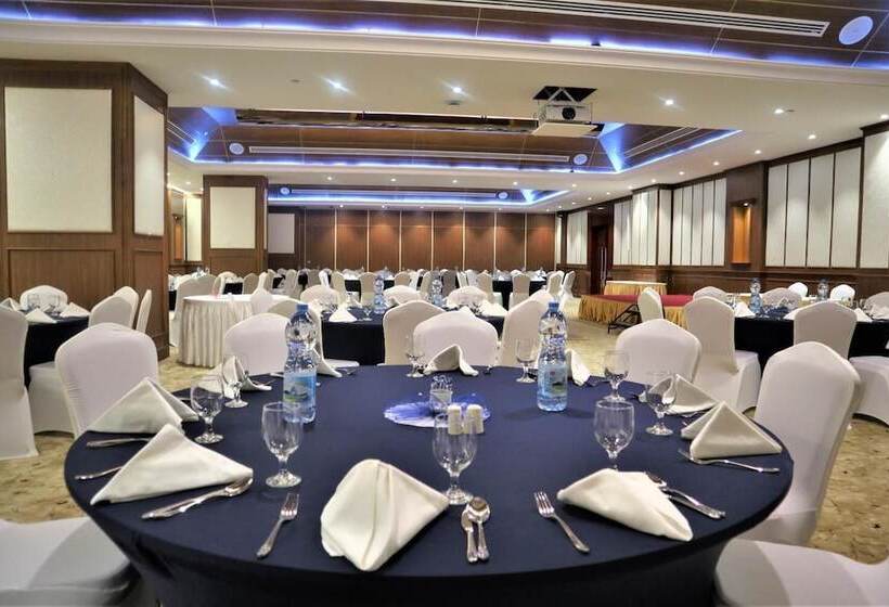 هتل Golden Tulip Headington