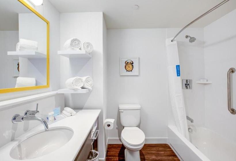 فندق Hampton Inn & Suites Boston/waltham