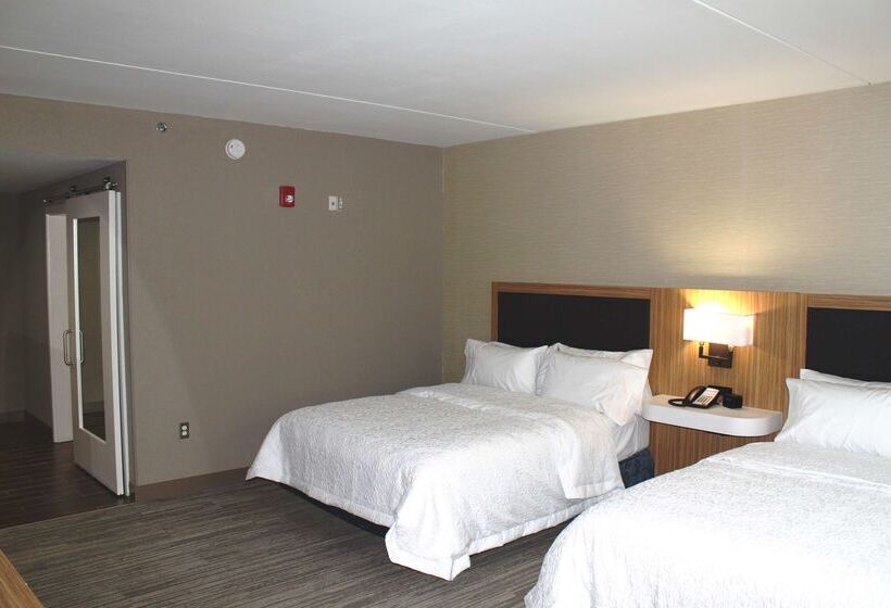 Отель Hampton Inn By Hilton Forsyth