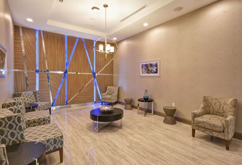 Отель Homewood Suites By Hilton Conroe