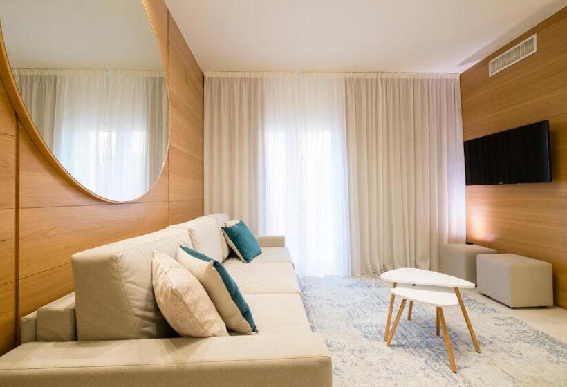 هتل Metropol Ceccarini Suite   Luxury Apartments