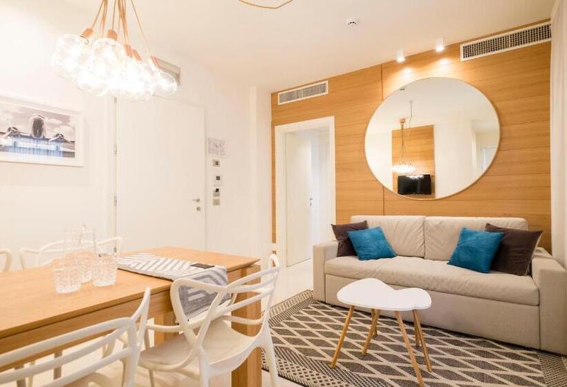 酒店 Metropol Ceccarini Suite Luxury Apartments