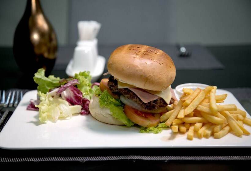 هتل Monthara Angkor Residence