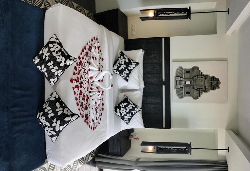 هتل Monthara Angkor Residence