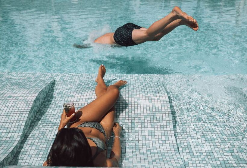 ホテル Paralos Lifestyle Beach Adults Only