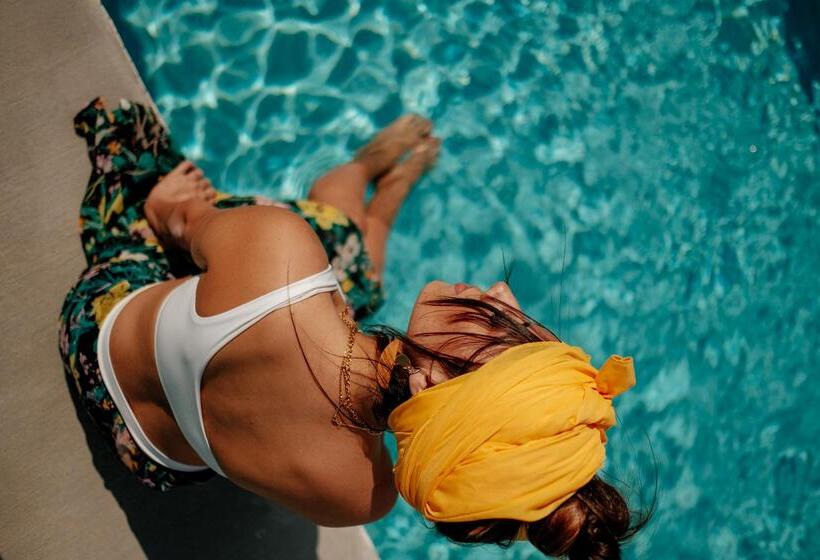 ホテル Paralos Lifestyle Beach Adults Only