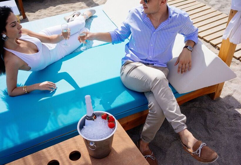 ホテル Paralos Lifestyle Beach Adults Only