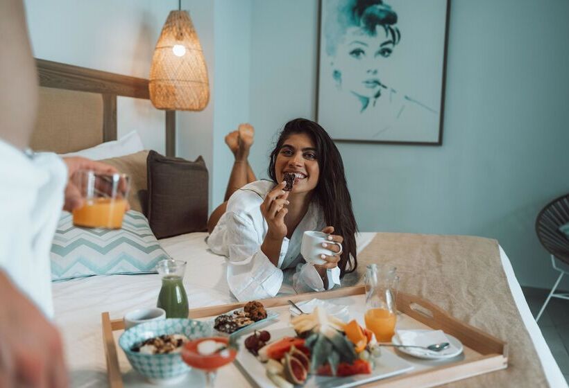 ホテル Paralos Lifestyle Beach Adults Only