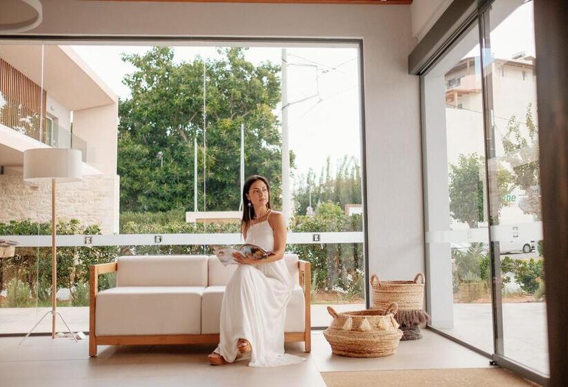 ホテル Paralos Lifestyle Beach Adults Only