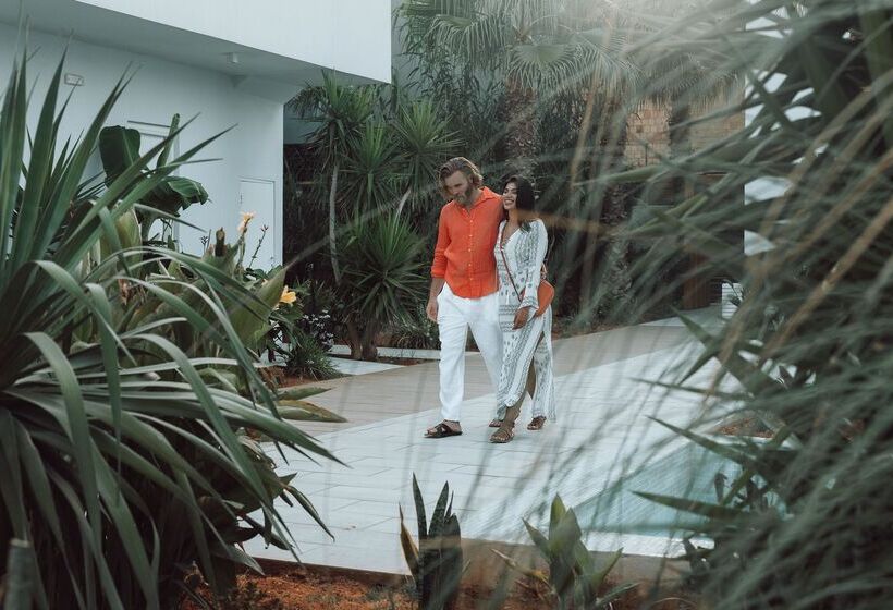 ホテル Paralos Lifestyle Beach Adults Only