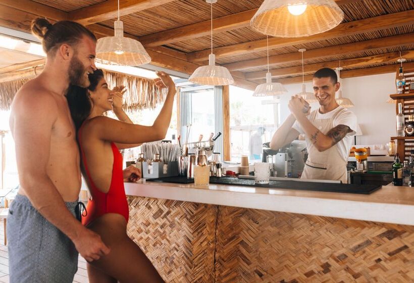 ホテル Paralos Lifestyle Beach Adults Only