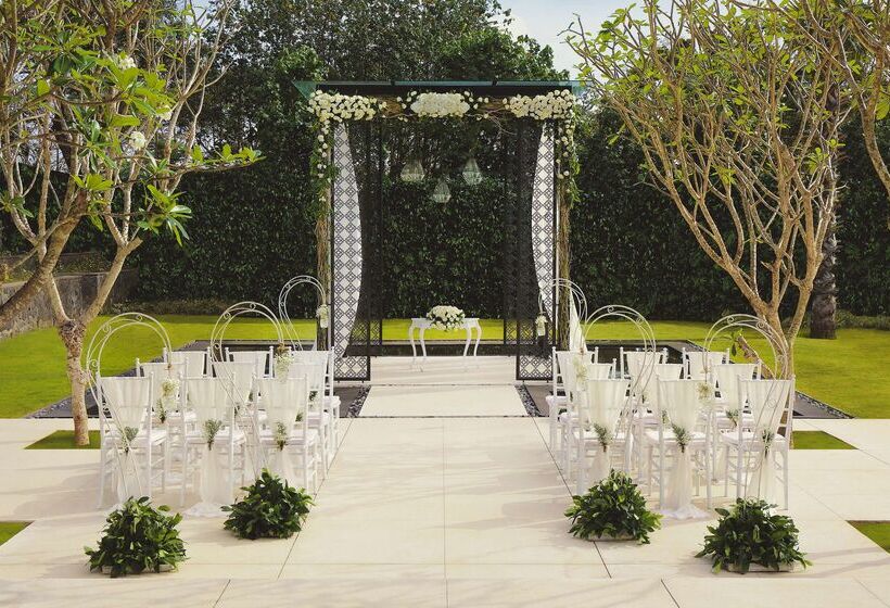 Отель Radisson Blu Bali Uluwatu