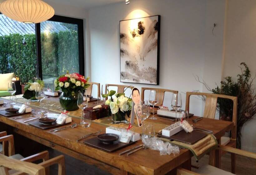 Beijing Le Zai Nan Luo Gu Xiang Wang Fu Jing Forbidden City Courtyard