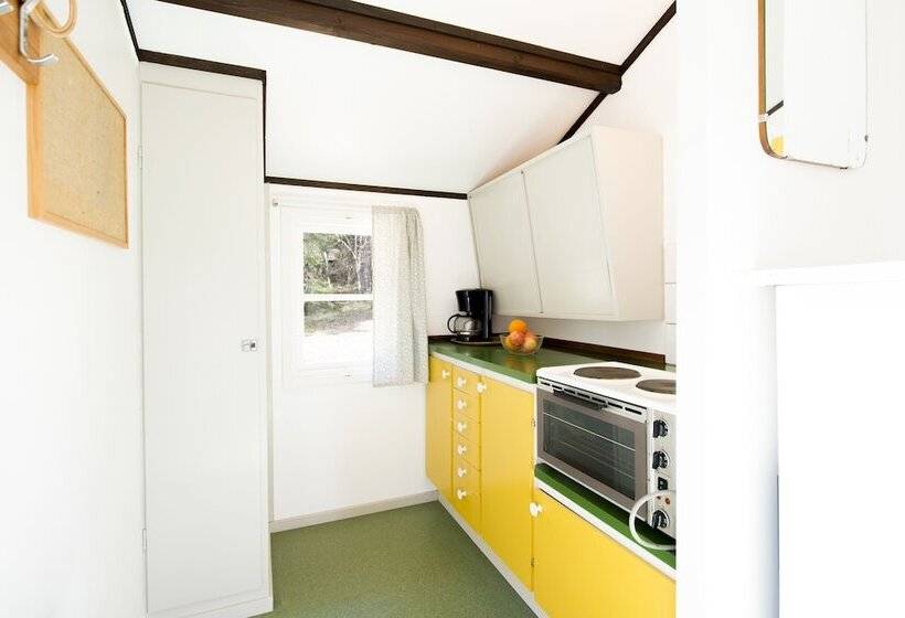 Общежитие Grinda Stugby Och Sea Lodge Pensionat Med Kost & Logi