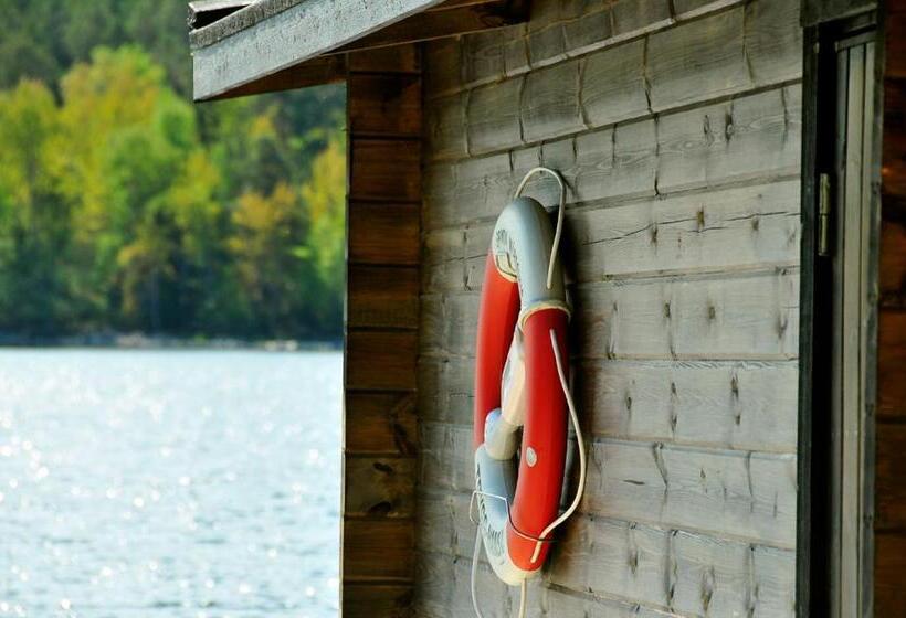 Общежитие Grinda Stugby Och Sea Lodge Pensionat Med Kost & Logi