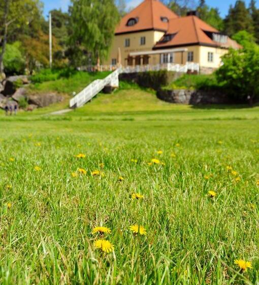 Общежитие Grinda Stugby Och Sea Lodge Pensionat Med Kost & Logi