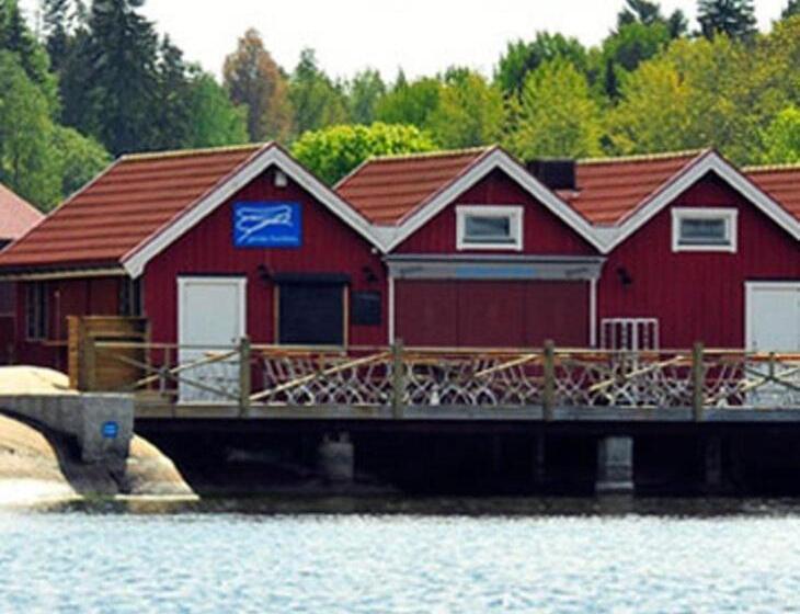Общежитие Grinda Stugby Och Sea Lodge Pensionat Med Kost & Logi