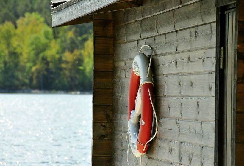 Общежитие Grinda Stugby Och Sea Lodge Pensionat Med Kost & Logi
