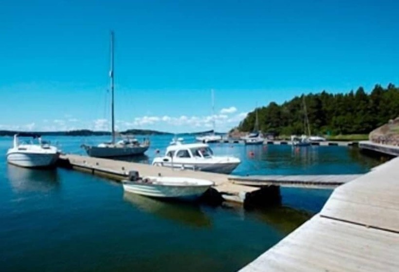 Общежитие Grinda Stugby Och Sea Lodge Pensionat Med Kost & Logi