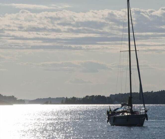 Общежитие Grinda Stugby Och Sea Lodge Pensionat Med Kost & Logi