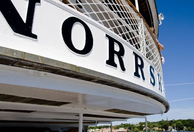 Общежитие Grinda Stugby Och Sea Lodge Pensionat Med Kost & Logi