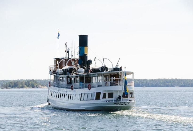 Общежитие Grinda Stugby Och Sea Lodge Pensionat Med Kost & Logi