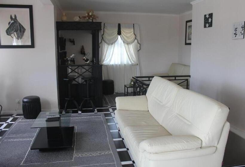 فندق صغير Moradia Familiar Novavista   T3