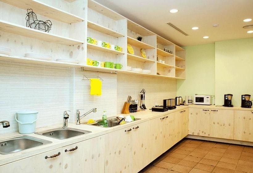 הוסטל You&i Guesthouse