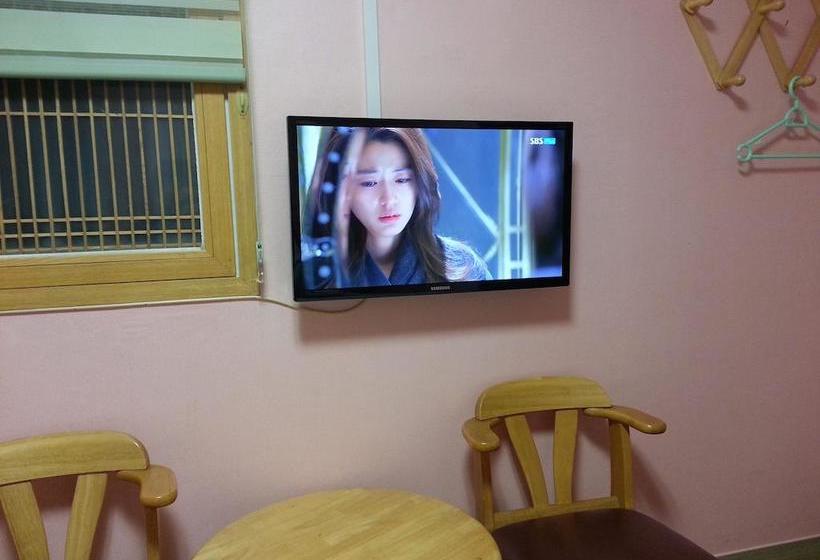 הוסטל You&i Guesthouse