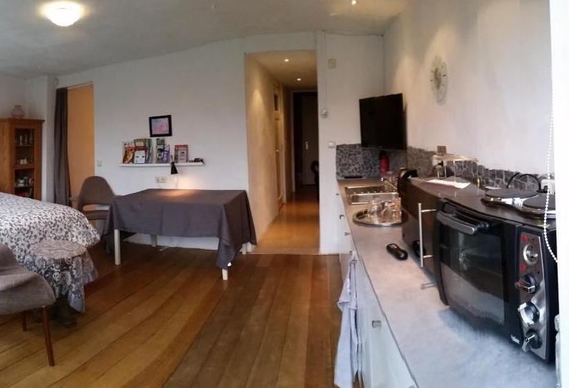 Bed & Breakfast 28 Appartement Met Privé Tuin