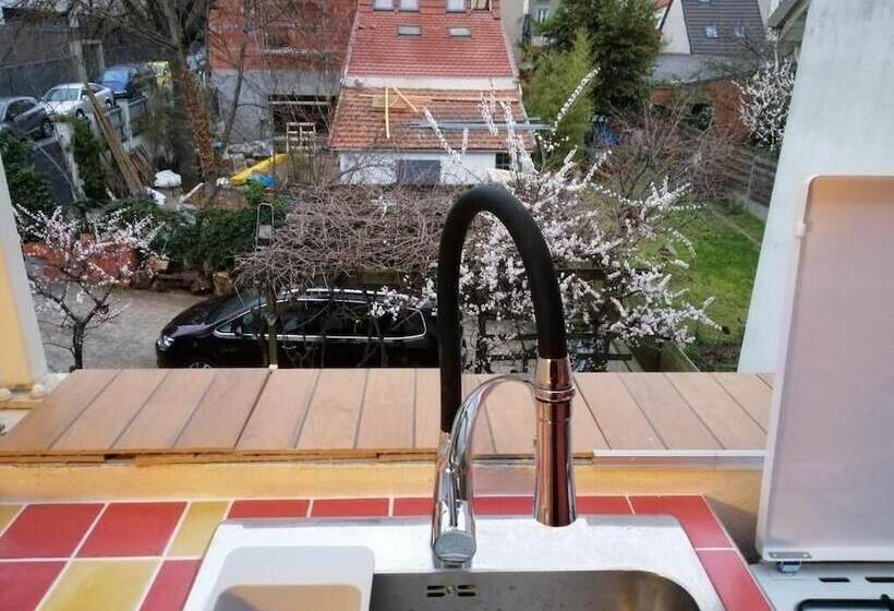 Bed and Breakfast Chalet De Paris