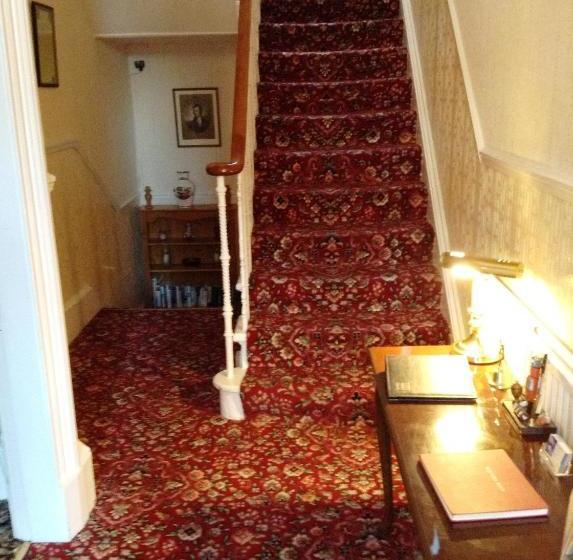 צימר Glencairn Villa