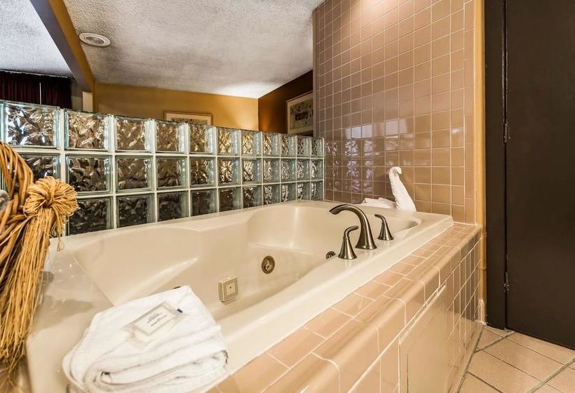 Clarion Hotel & Conference Center