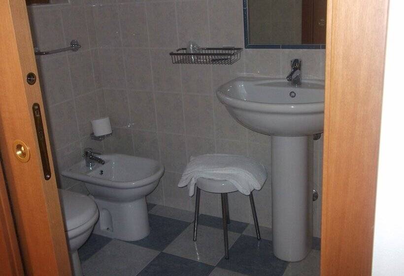 호텔 Albergo Navene