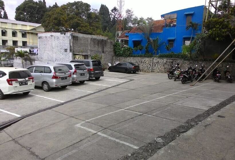 Отель Augusta Lembang