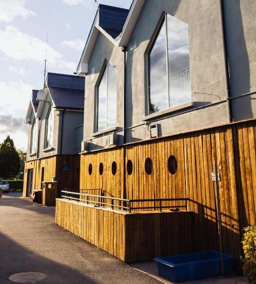 בית מלון כפרי The Avon