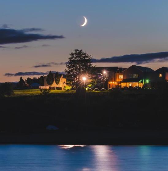 בית מלון כפרי The Avon