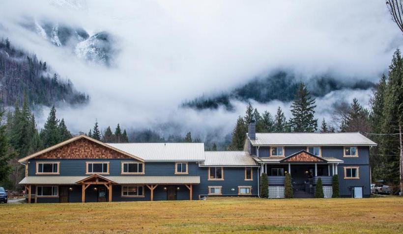 ホテル Bella Coola Eagle Lodge