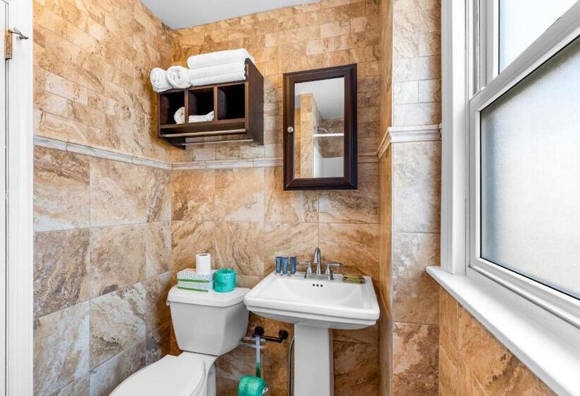 בית מלון כפרי Buttercup Suites